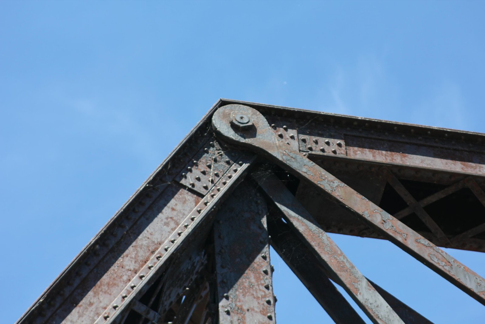 Upper angle connection